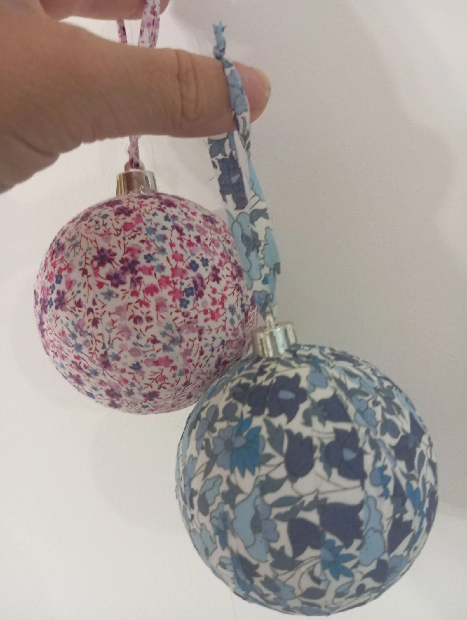 Dos grandes bolas de Navidad estilo liberty – photo 4